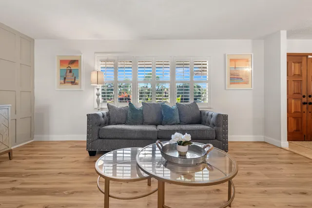 a close up view of a washer and dryer