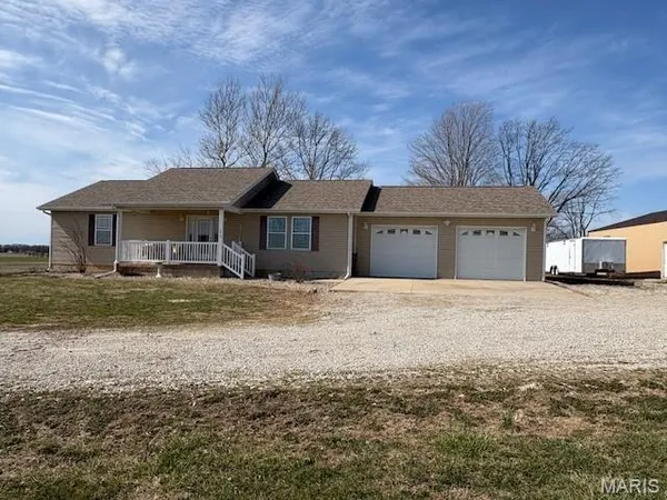 $316,000 | 1013 Z And Z Road, Greenville, IL 62246