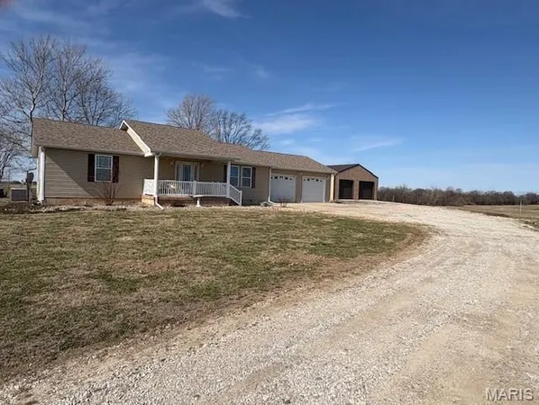 $316,000 | 1013 Z And Z Road, Greenville, IL 62246