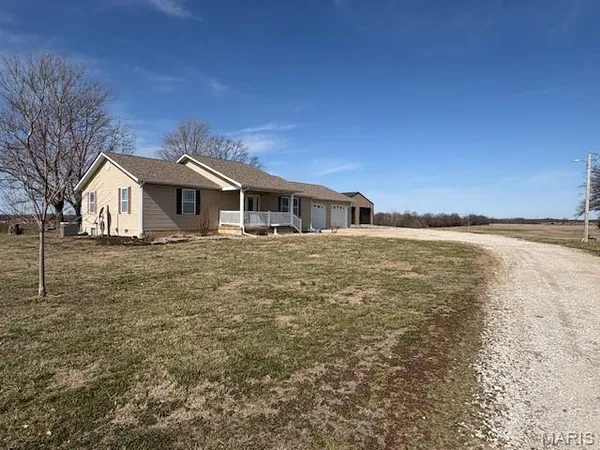 $316,000 | 1013 Z And Z Road, Greenville, IL 62246