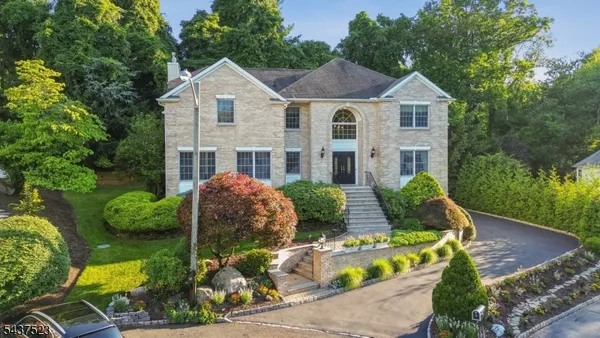 $1,950,000 | 22 Trails End Court, Westfield, NJ 07090