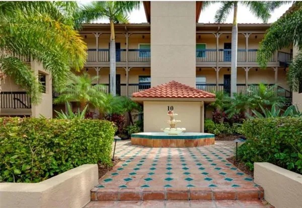 $2,800 | 2400 Feather Sound Drive, Unit 1031, Clearwater, FL 33762