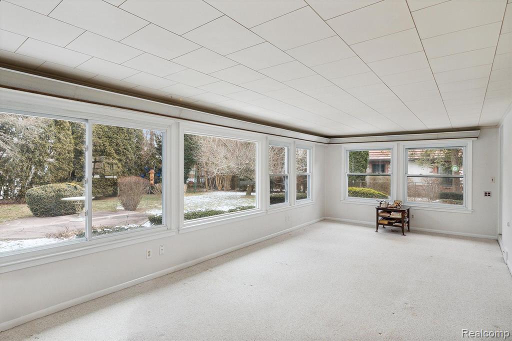 44 Roslyn Road Grosse Pointe Shores, MI 48236 - Photo 23 of 38