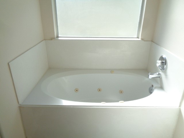 13018 Kingston Point Lane Houston, TX 77047 - Photo 15 of 28 a bathroom with a bathtub