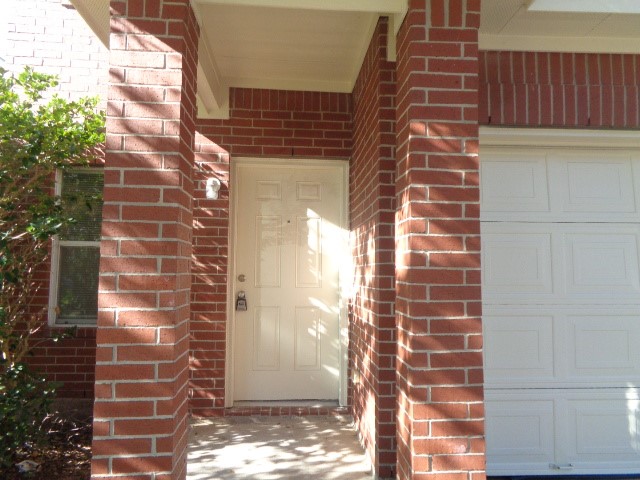 13018 Kingston Point Lane Houston, TX 77047 - Photo 2 of 28 a view of a brick wall