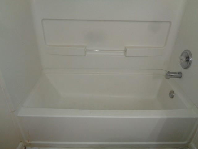 13018 Kingston Point Lane Houston, TX 77047 - Photo 23 of 28 a close up of a bathtub