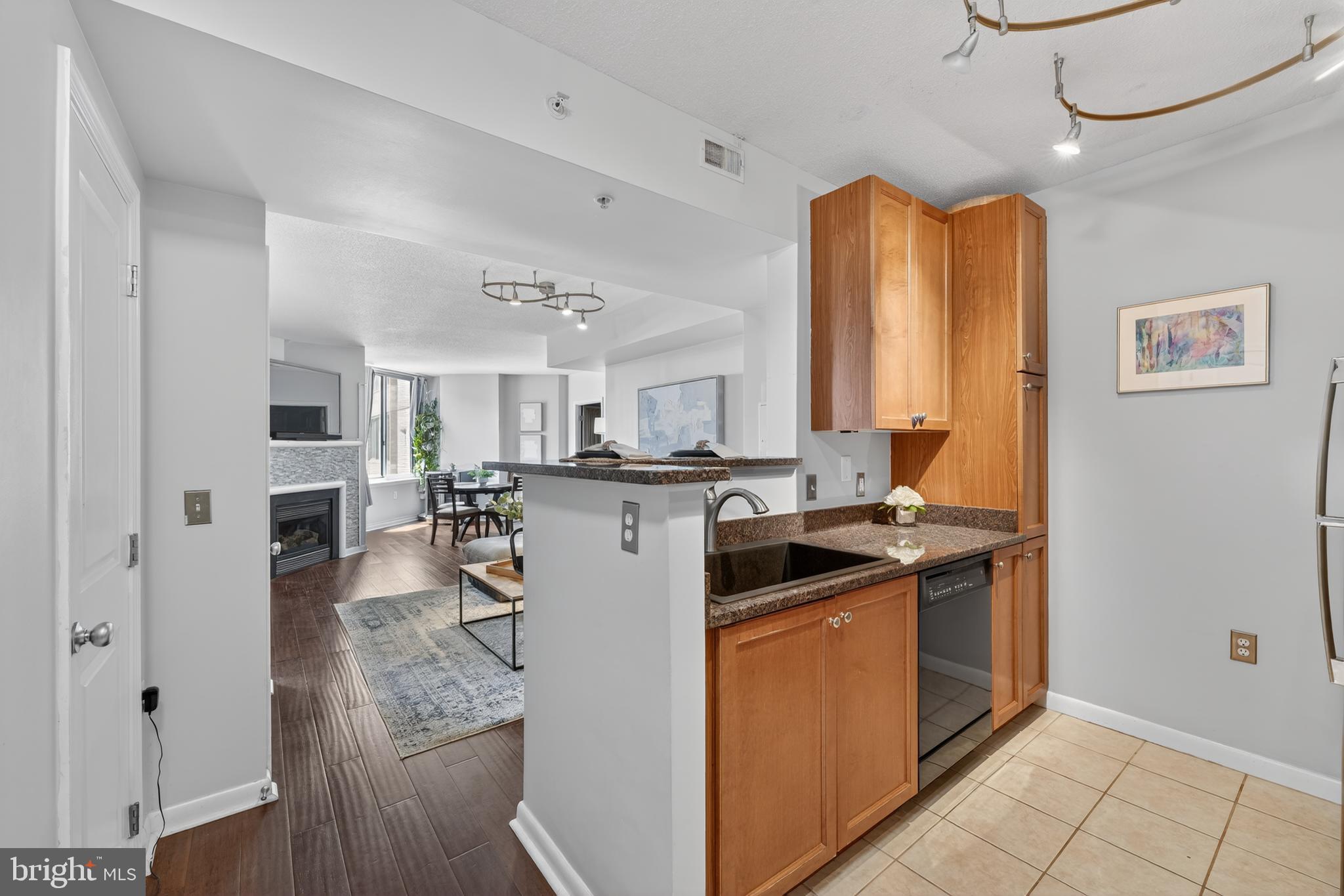 851 North Glebe Road, Unit 1301 Arlington, VA 22203 - Photo 5 of 84 Open Flow - Cook Without Missing the Conversation!