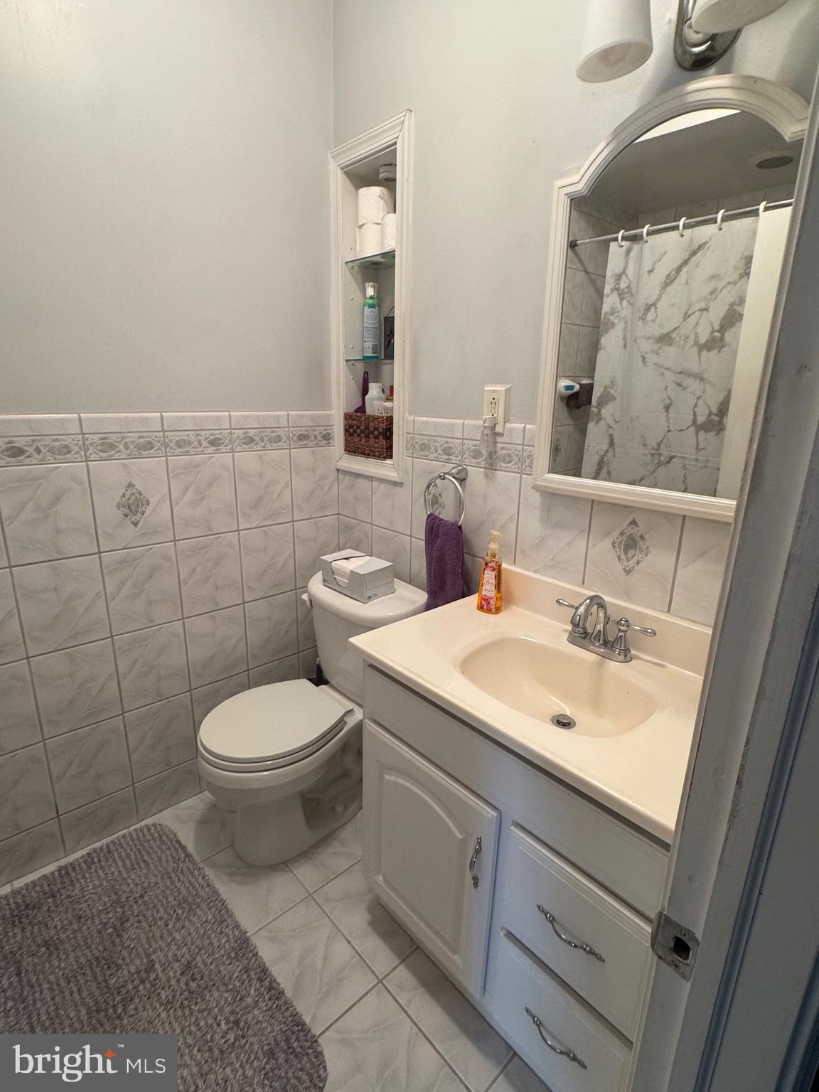 3537 Carey Road Philadelphia, PA 19154 - Photo 18 of 32 Hall Bath