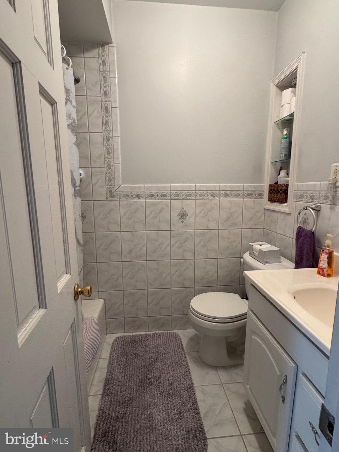 3537 Carey Road Philadelphia, PA 19154 - Photo 20 of 32 Hall Bath