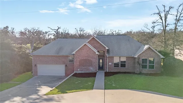 $365,000 | 11 Arnold Palmer Lane, Hilltop Lakes, TX 77871