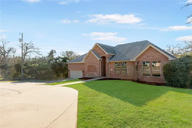 $365,000 | 11 Arnold Palmer Lane, Hilltop Lakes, TX 77871