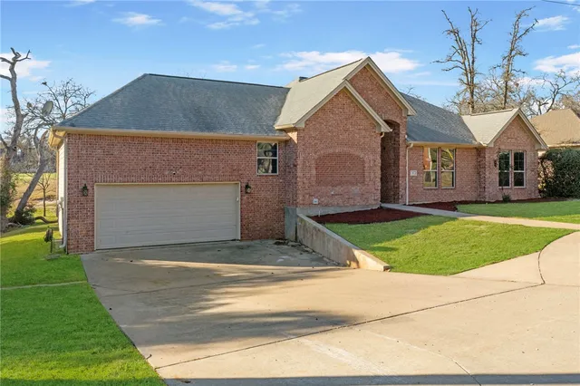 $365,000 | 11 Arnold Palmer Lane, Hilltop Lakes, TX 77871