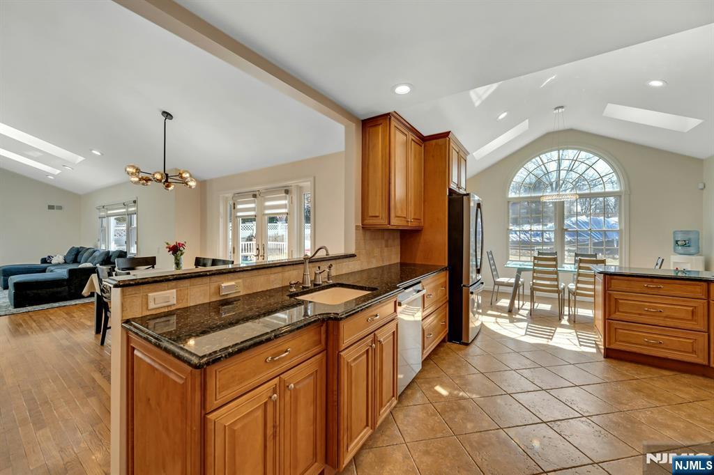 460 New Bridge Road Bergenfield, NJ 07621 - Photo 18 of 45