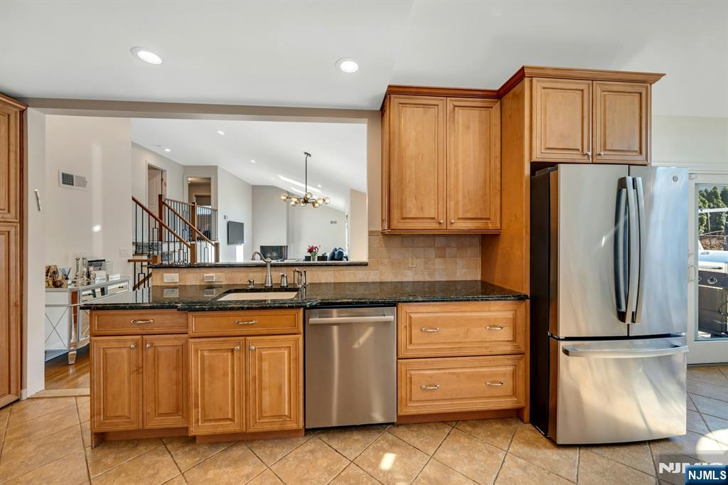 460 New Bridge Road Bergenfield, NJ 07621 - Photo 19 of 45