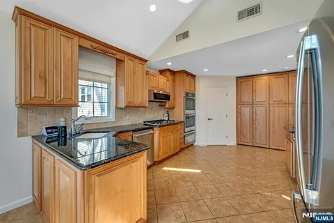 $950,000 | 460 New Bridge Road, Bergenfield, NJ 07621