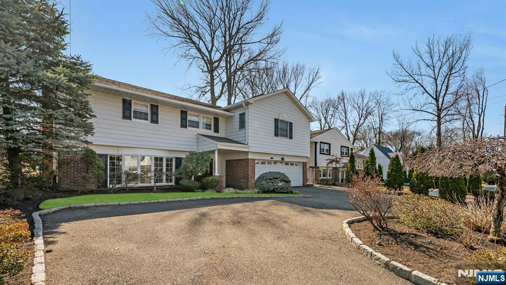 460 New Bridge Road Bergenfield, NJ 07621 - Photo 3 of 45
