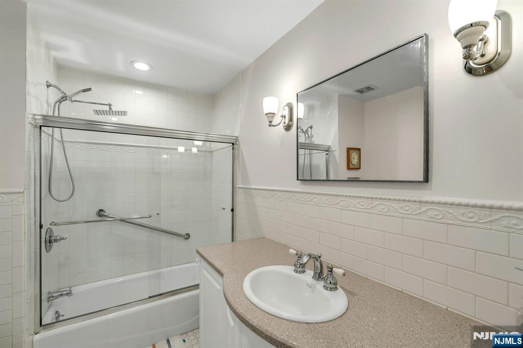 460 New Bridge Road Bergenfield, NJ 07621 - Photo 36 of 45