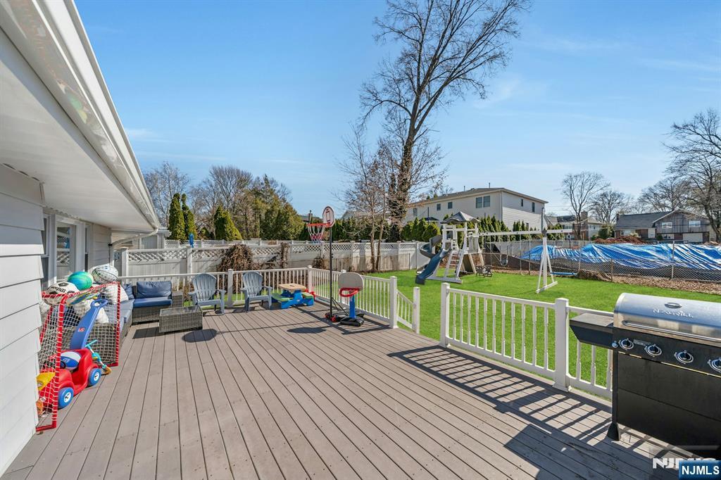 460 New Bridge Road Bergenfield, NJ 07621 - Photo 7 of 45