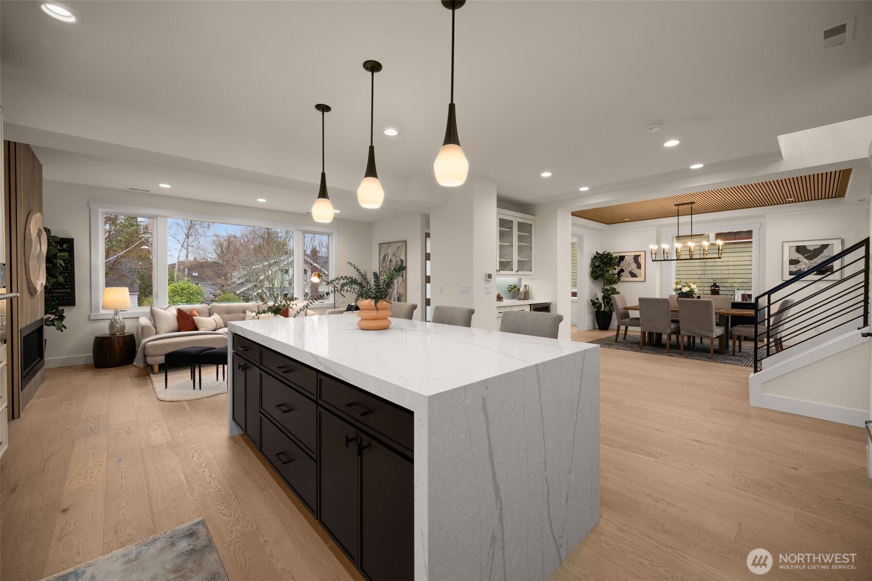 807 West Armour Street Seattle, WA 98119 - Photo 17 of 36