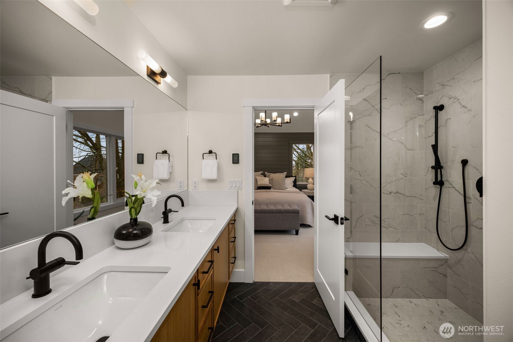 807 West Armour Street Seattle, WA 98119 - Photo 26 of 36