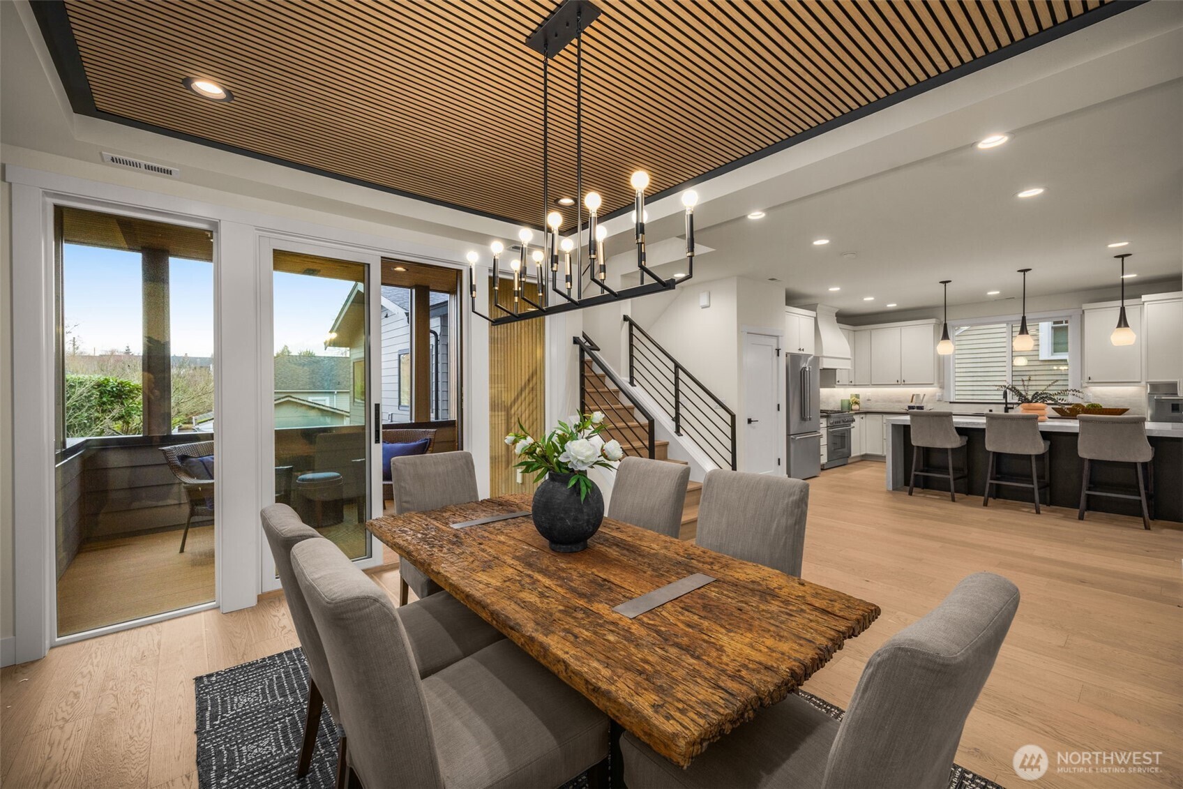 807 West Armour Street Seattle, WA 98119 - Photo 10 of 36