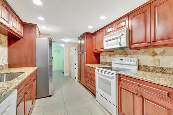 $2,850 | 1915 Lavers Circle, Unit E303, Delray Beach, FL 33444