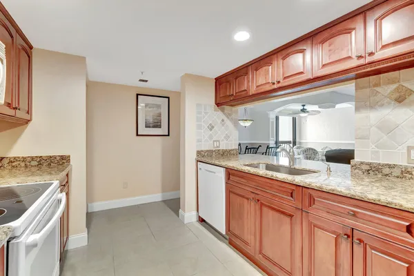 $2,850 | 1915 Lavers Circle, Unit E303, Delray Beach, FL 33444