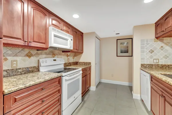 $2,850 | 1915 Lavers Circle, Unit E303, Delray Beach, FL 33444