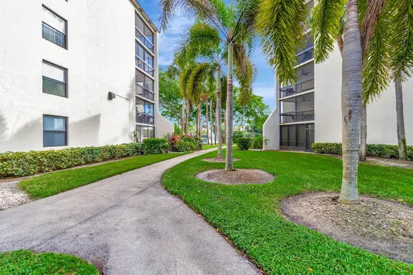 $2,850 | 1915 Lavers Circle, Unit E303, Delray Beach, FL 33444