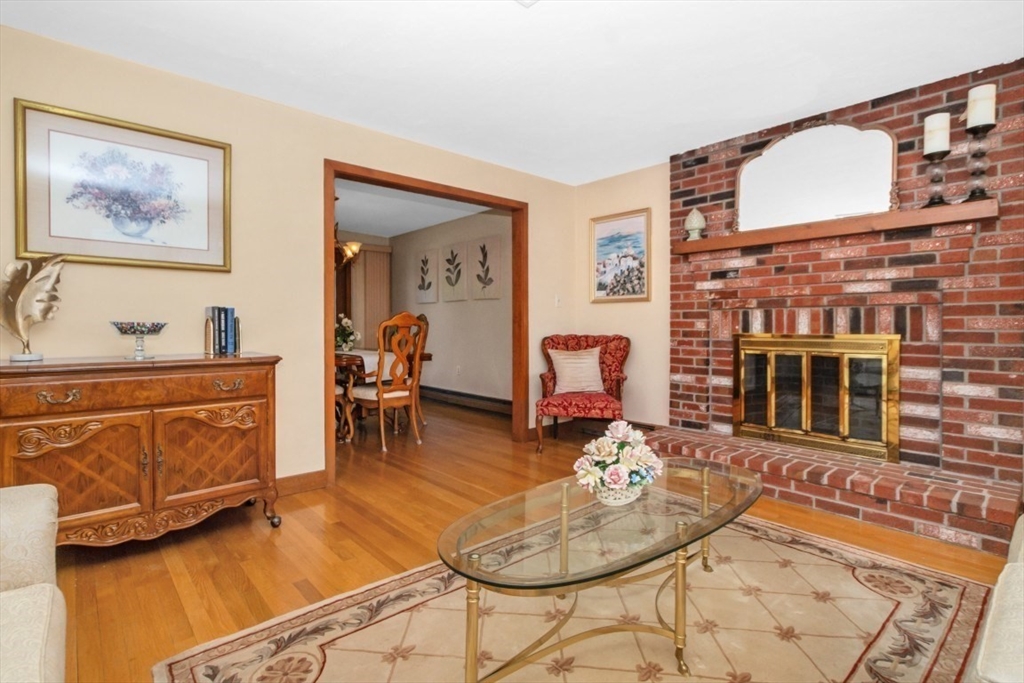 61 Canterbury Road Waltham, MA 02453 - Photo 4 of 30