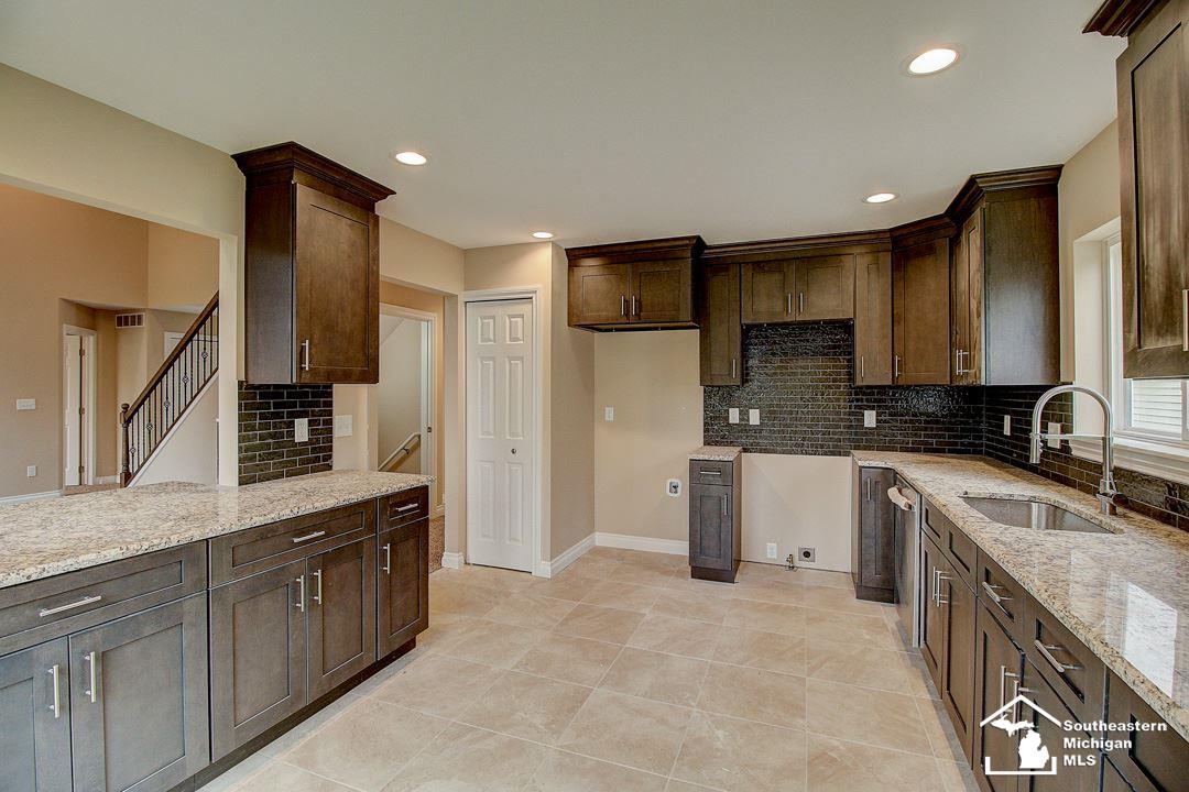 772 Sarah Milan, MI 48160 - Photo 8 of 38 50011908-7.JPG