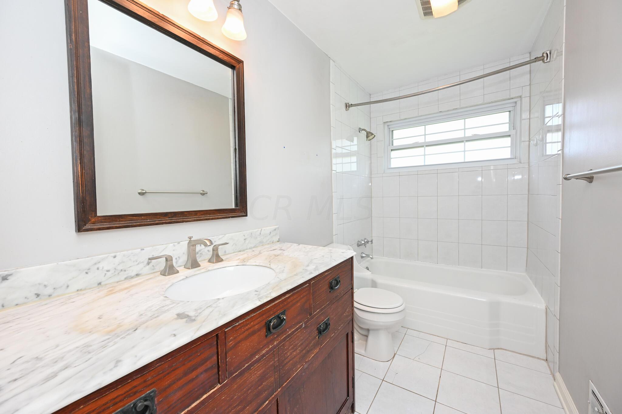 2261 Zollinger Road Columbus, OH 43221 - Photo 16 of 29 Full Bath