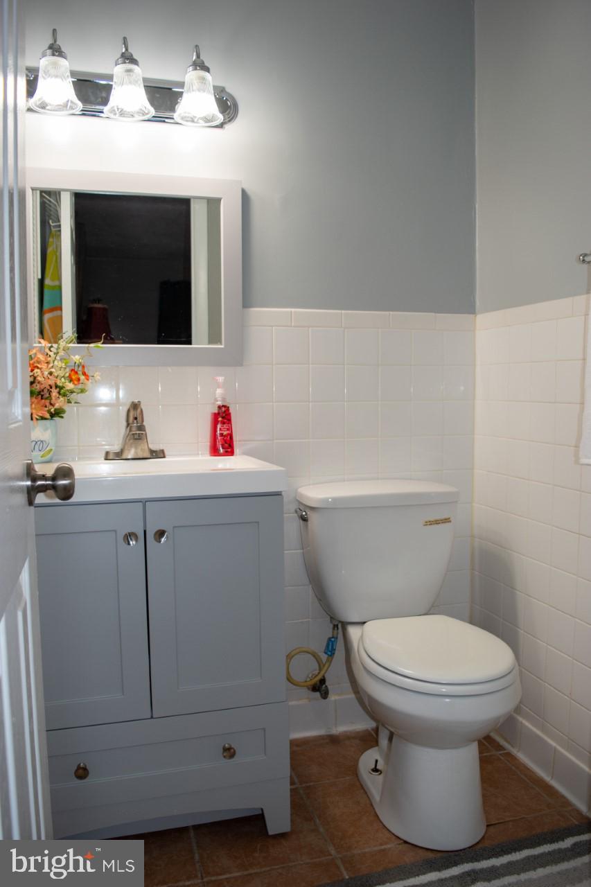 13617 Kingsman Road Woodbridge, VA 22193 - Photo 14 of 30 Master bath