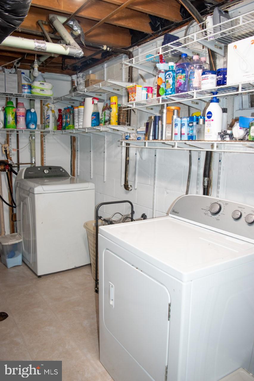 13617 Kingsman Road Woodbridge, VA 22193 - Photo 26 of 30 Laundry room