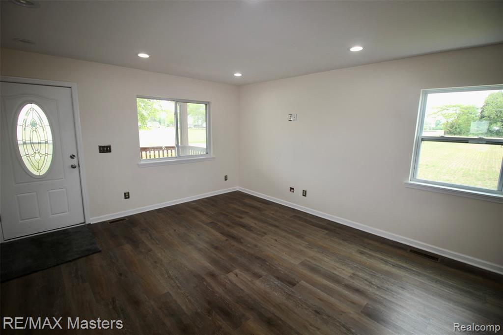 5053 Trombley Road Newport, MI 48166 - Photo 6 of 29
