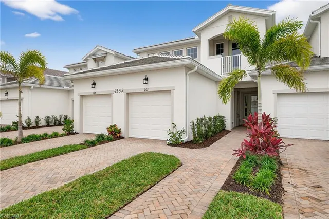 $499,000 | 4563 Arboretum Circle, Unit 202, Naples, FL 34112