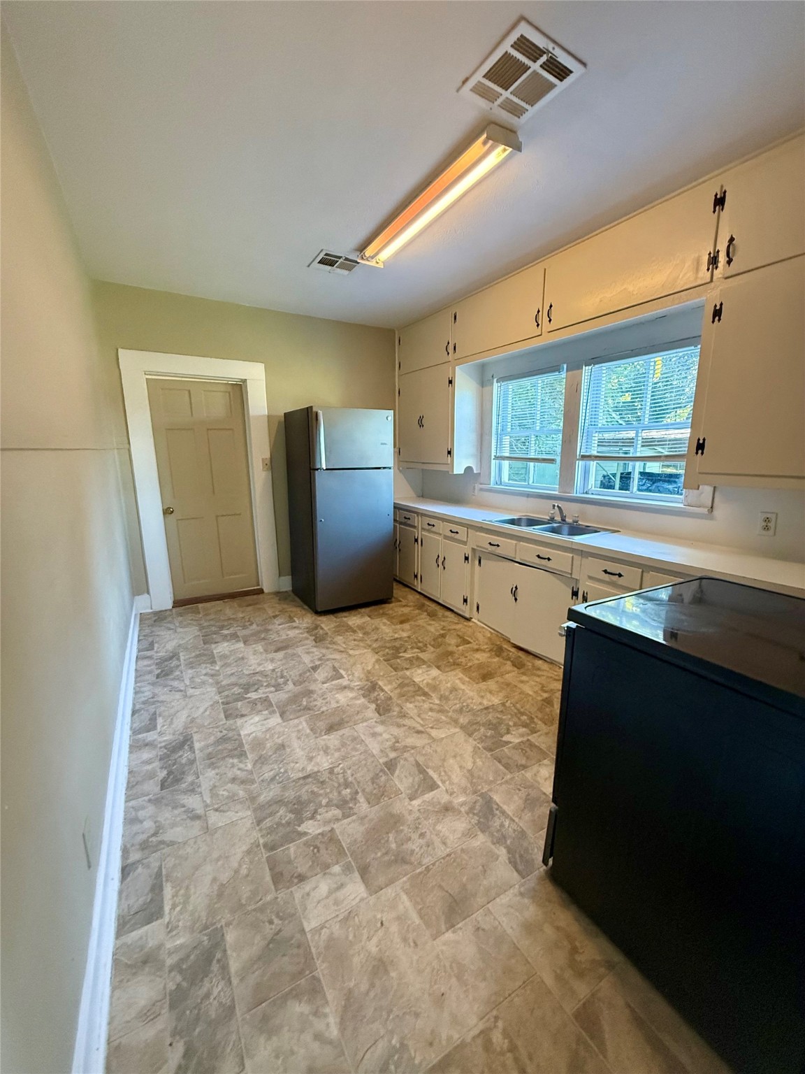 4466 Singleton Road Beaumont, TX 77708 - Photo 8 of 23