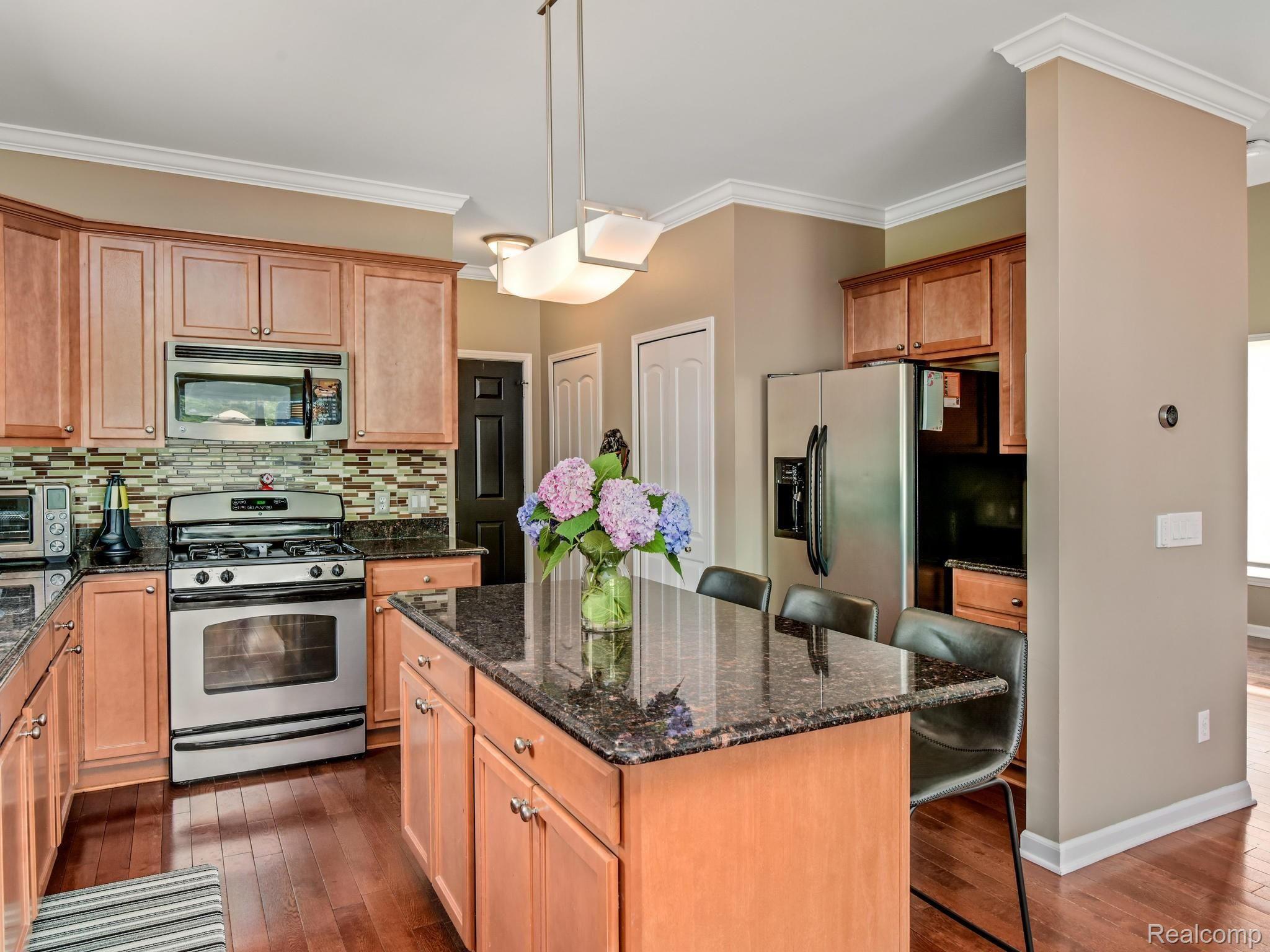 327 Roth Boulevard Clawson, MI 48017 - Photo 4 of 25 327 Roth Blvd Clawson MI 48017-004-002-327 Roth Blvd Clawson MI00004-MLS_Size.jpg