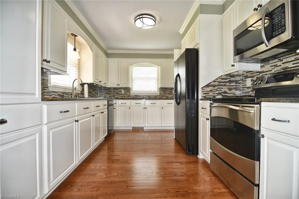 456 Meadowview Road Lexington, NC 27295 - Photo 14 of 36 Kitchen