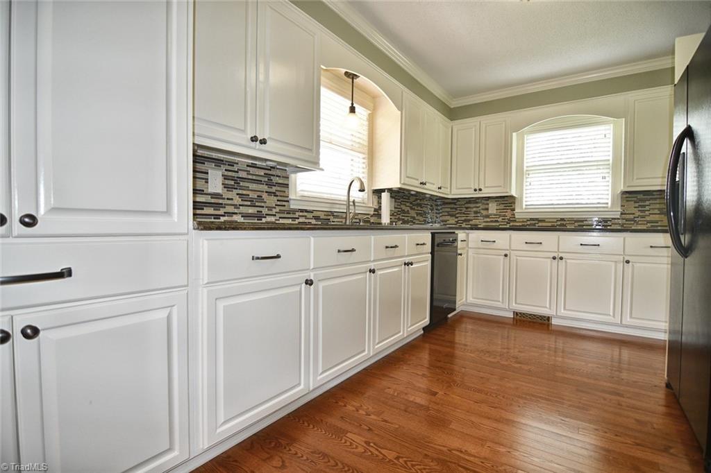 456 Meadowview Road Lexington, NC 27295 - Photo 15 of 36 Kitchen