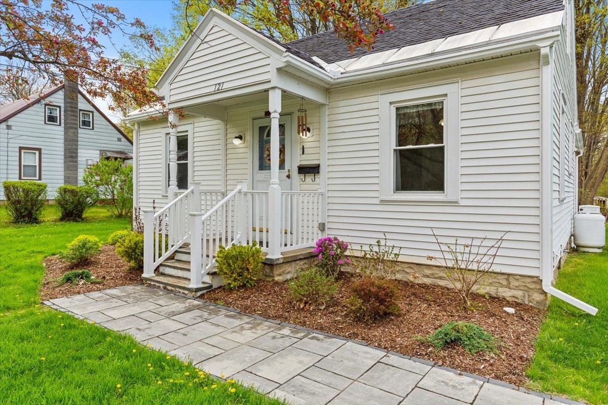 121 Fillmore Street Bennington, VT 05201 - Photo 2 of 38 Gallery Image 2