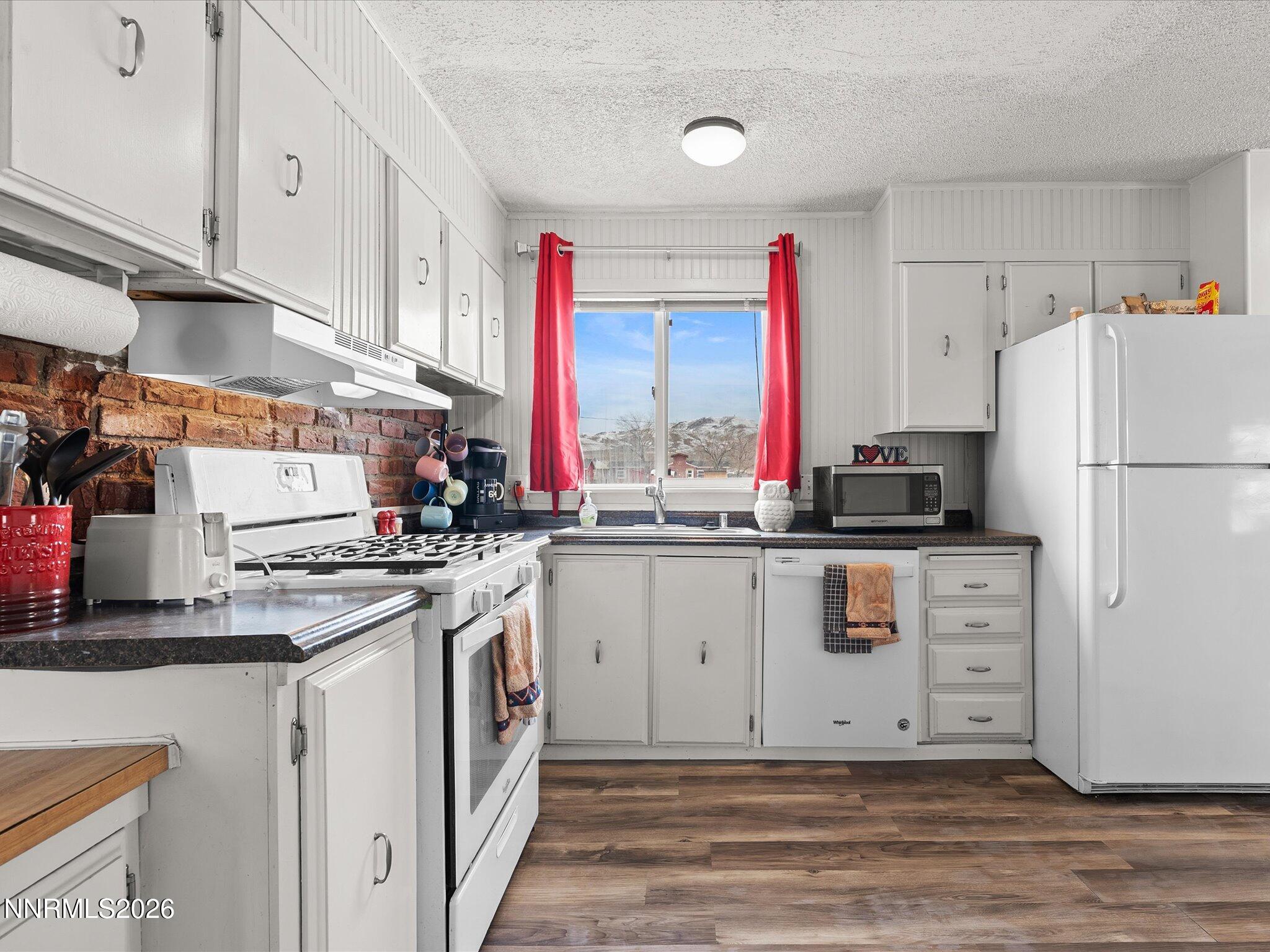 7815 Springfield Road Silver Springs, NV 89429 - Photo 16 of 46 a kitchen with stainless steel appliances granite countertop a stove a sink and a refrigerator