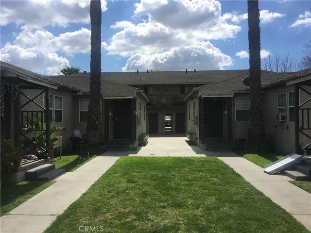 $2,000 | 422 West Palm Street, Unit 424 1/2B, Compton, CA 90220