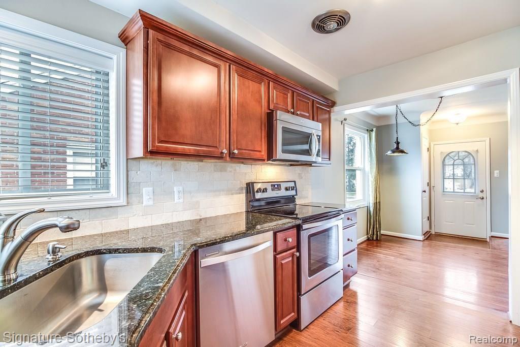 2563 Dorchester Road Birmingham, MI 48009 - Photo 8 of 27