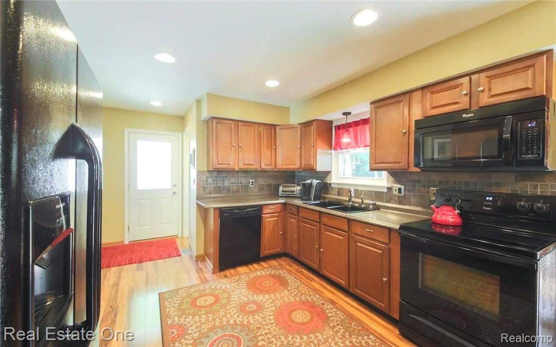434 Peters Road Milford, MI 48381 - Photo 3 of 27 3-Peters.jpg