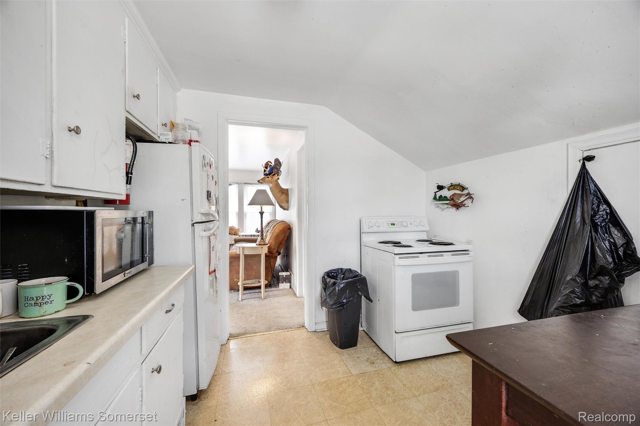 2960 Kenmore Road Berkley, MI 48072 - Photo 9 of 33 09-2960 Kenmore Rd 0005.jpg