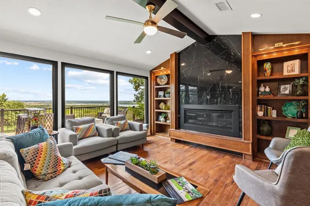 $1,345,000 | 916 Wooded Crest Drive, Woodway, TX 76712