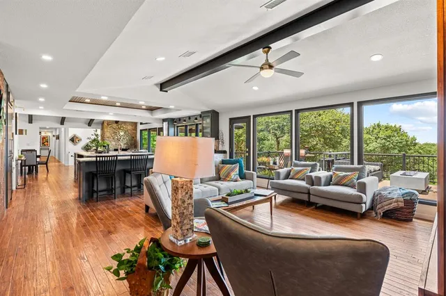 $1,345,000 | 916 Wooded Crest Drive, Woodway, TX 76712