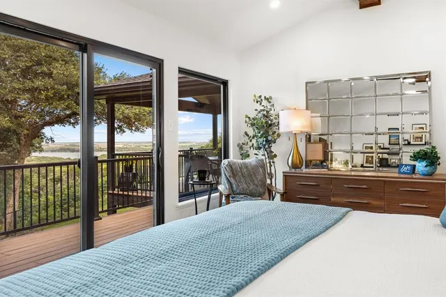 $1,345,000 | 916 Wooded Crest Drive, Woodway, TX 76712