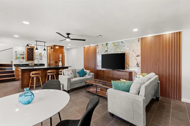 $1,345,000 | 916 Wooded Crest Drive, Woodway, TX 76712